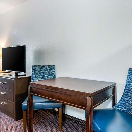 Quality Inn Sarasota North Near Lido Key Beach Kültér fotó