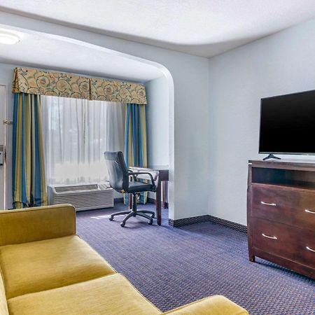 Quality Inn Sarasota North Near Lido Key Beach Kültér fotó