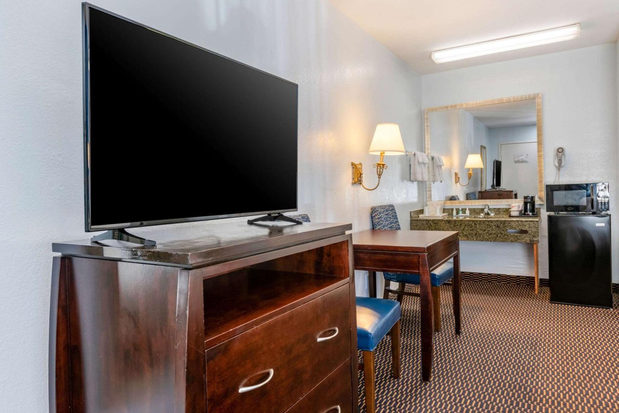 Quality Inn Sarasota North Near Lido Key Beach Kültér fotó