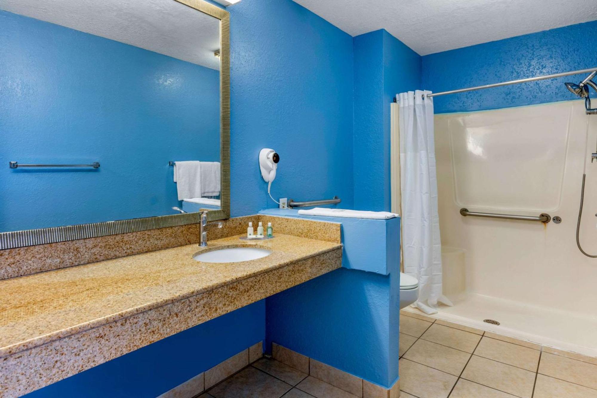 Quality Inn Sarasota North Near Lido Key Beach Kültér fotó