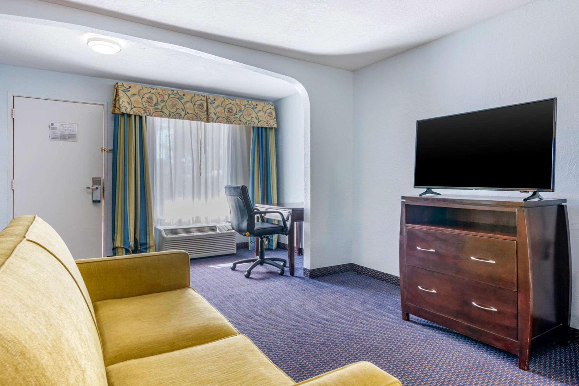 Quality Inn Sarasota North Near Lido Key Beach Kültér fotó