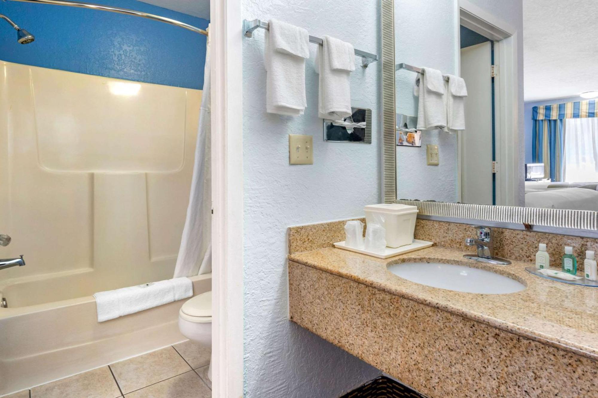 Quality Inn Sarasota North Near Lido Key Beach Kültér fotó