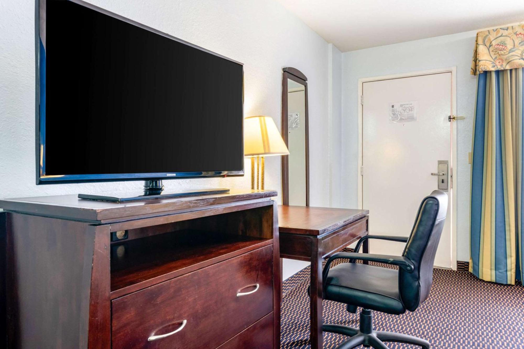 Quality Inn Sarasota North Near Lido Key Beach Kültér fotó