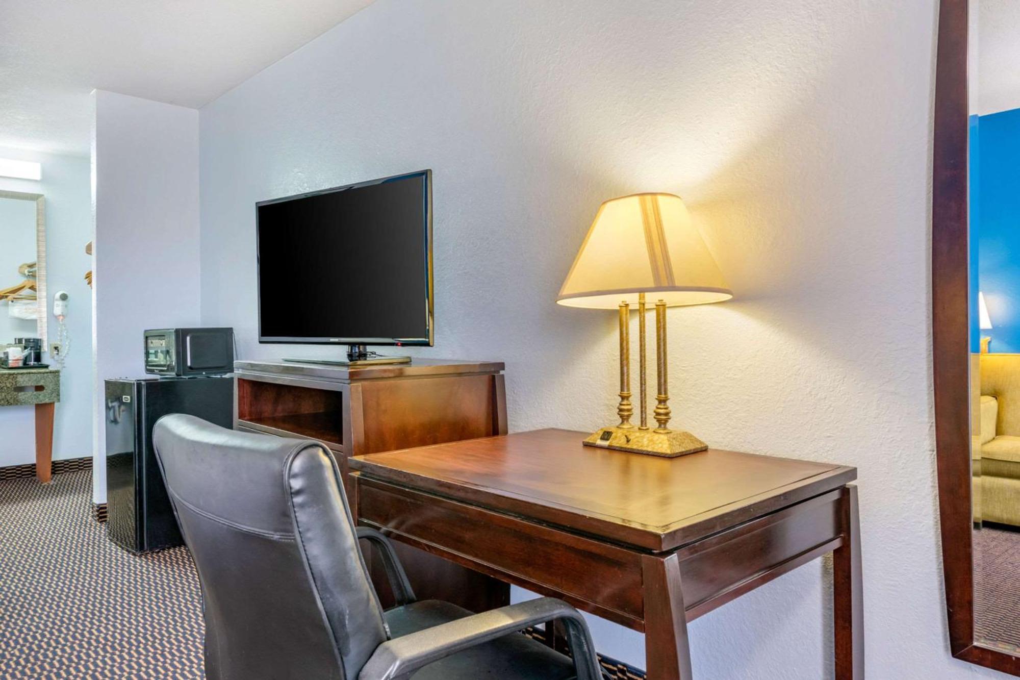 Quality Inn Sarasota North Near Lido Key Beach Kültér fotó