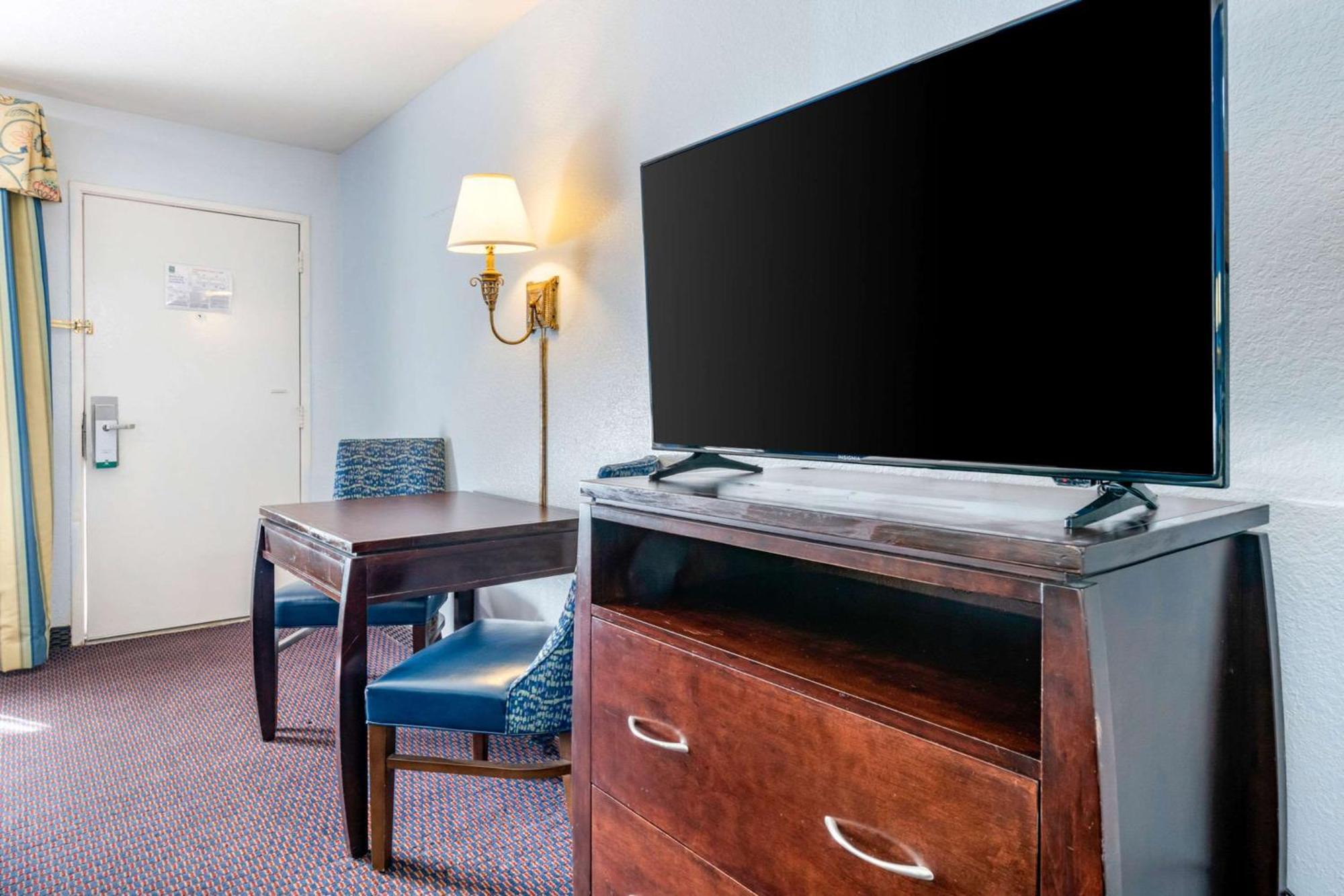 Quality Inn Sarasota North Near Lido Key Beach Kültér fotó