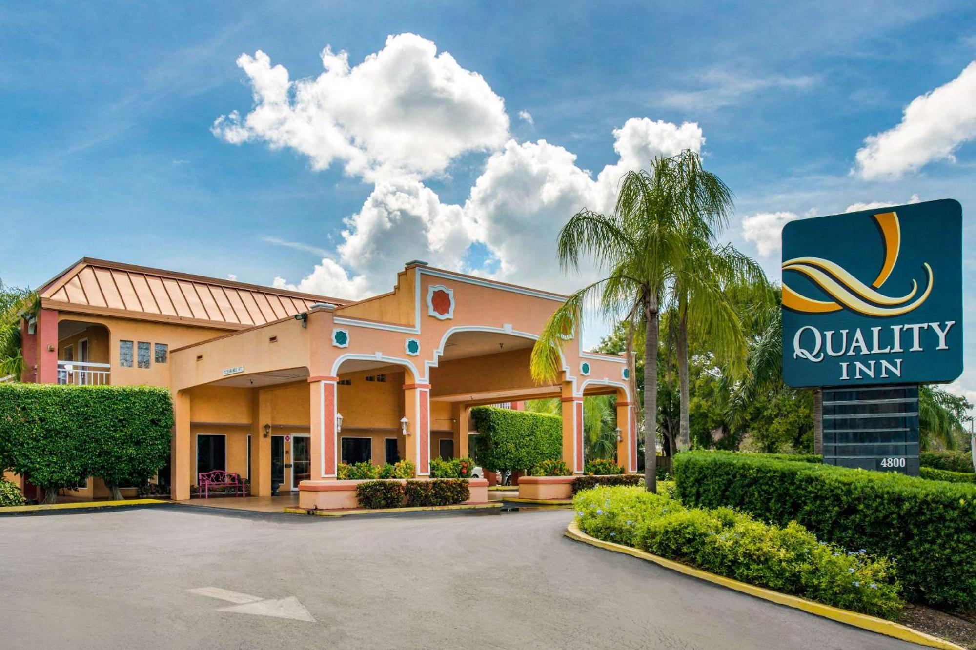 Quality Inn Sarasota North Near Lido Key Beach Kültér fotó